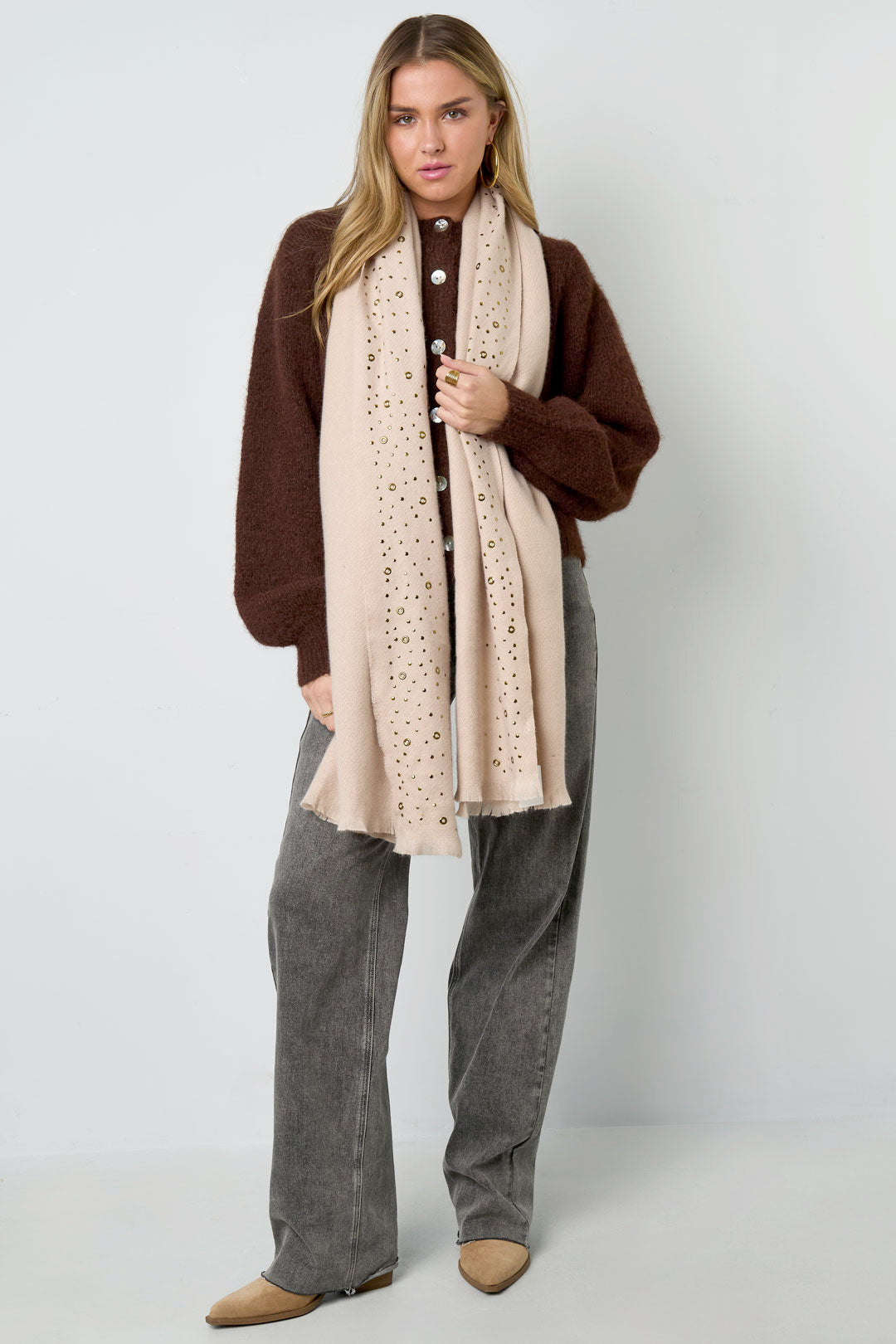 Winter scarf with stones